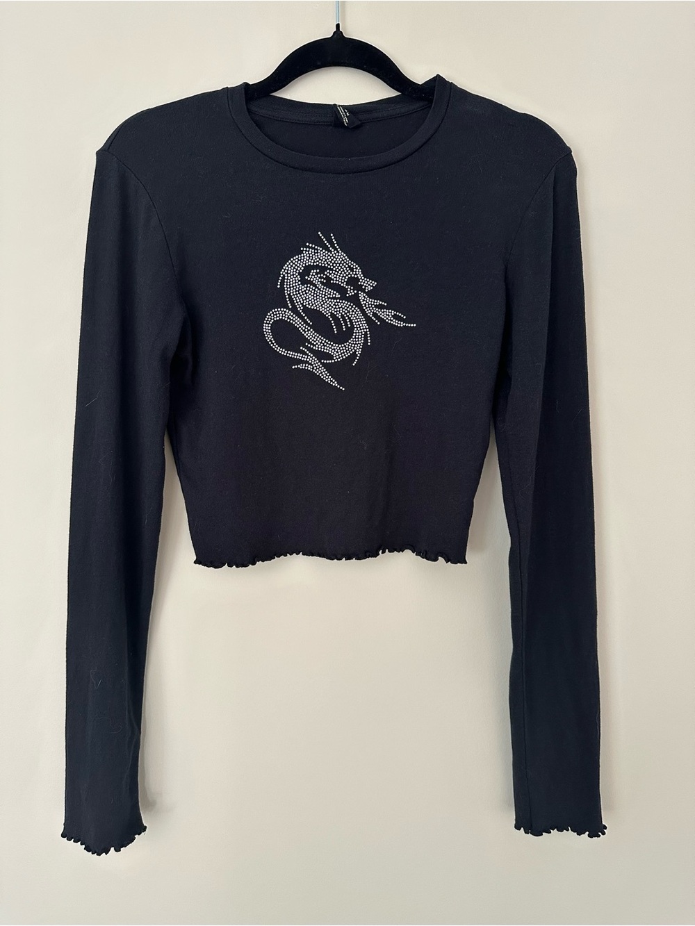 Urban Outfitters UO Y2K Black Rhinestone Dragon Lettuce Edge Crop Top Baby Tee M